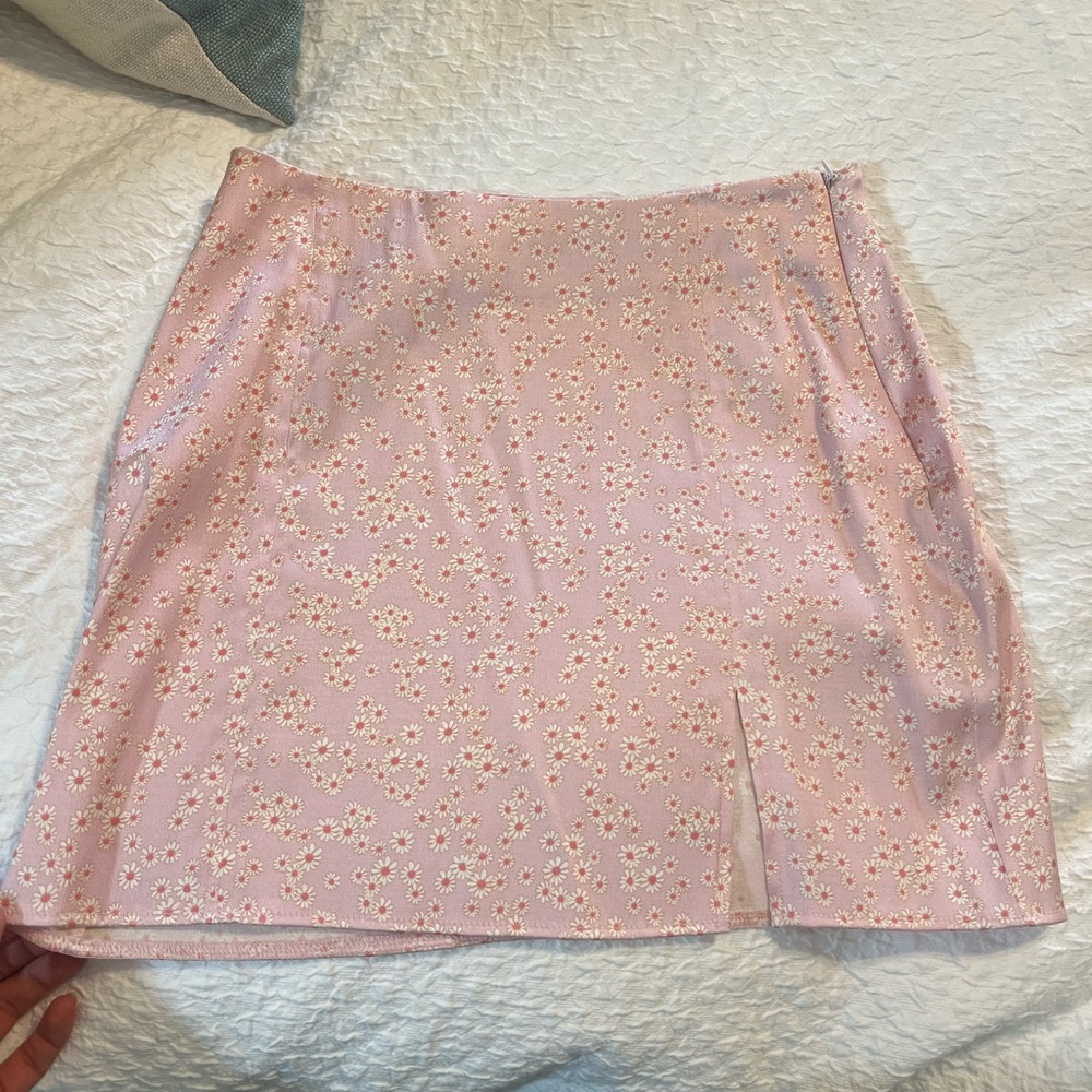 Zara pink daisy skirt size small